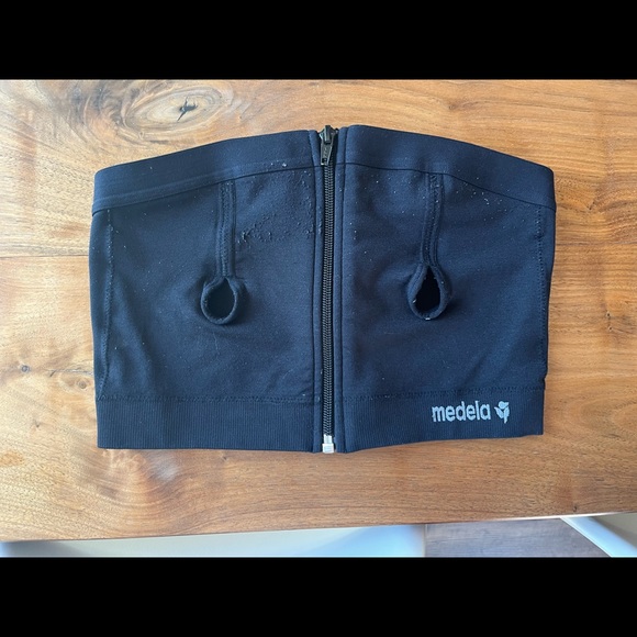 Medela Easy Expressions hands free pumping bras (set of 2, size M) - Picture 3 of 3